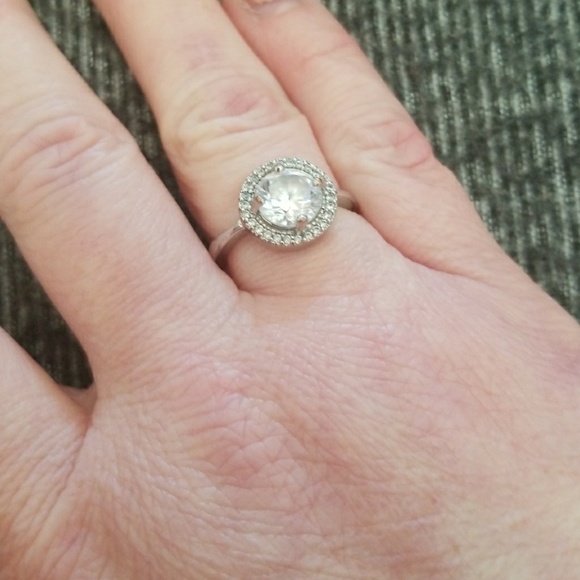 Costume Jewelry Ring - Picture 3 of 5